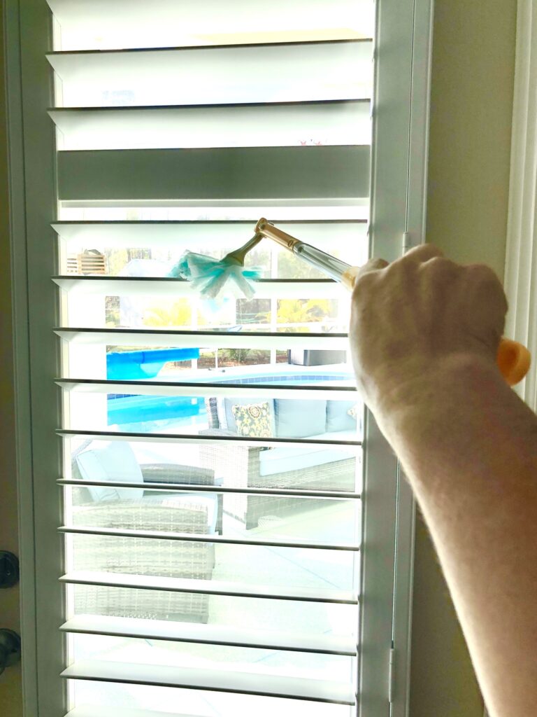 How to clean blinds and windows with tools you already have